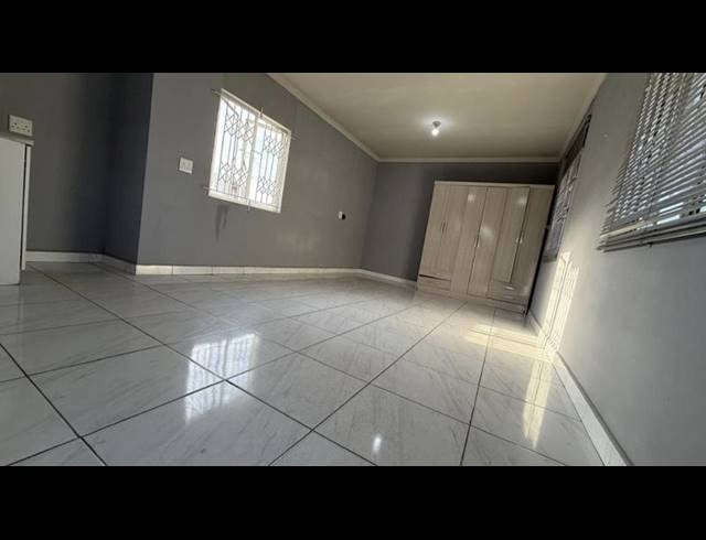 1 BEDROOM PROPERTY TO RENT IN BAYVIEW